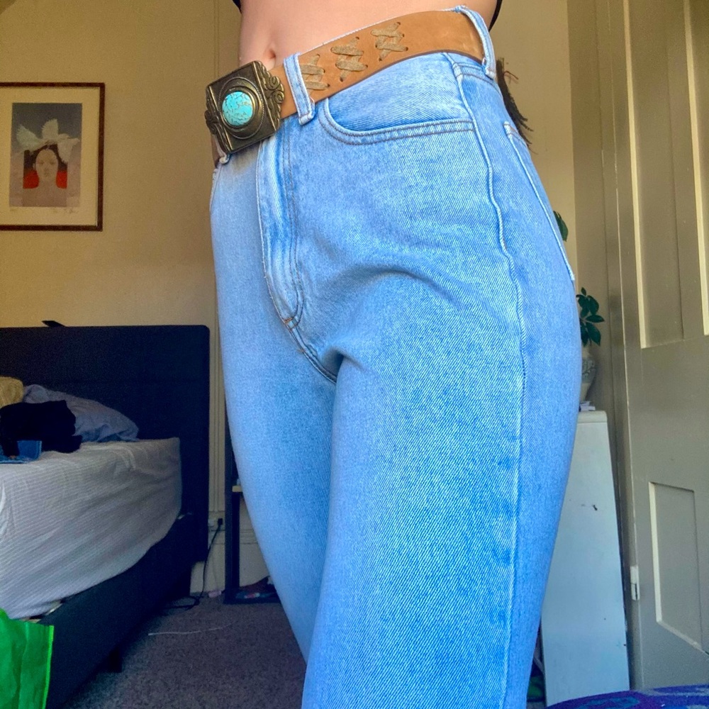 BRANDY MELVILLE high waisted jeans! 🌞